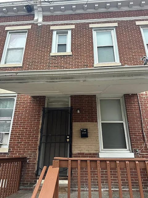 Building Photo - 3 Bedroom Home