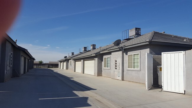 Building Photo - 653 Blue Mountain Way