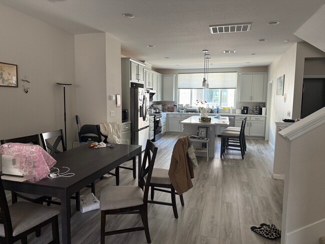 Foto del edificio - 5515 Holly Bay Ave