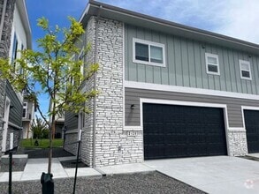 Building Photo - 212 Miller Ln