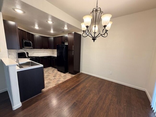 Building Photo - NW Reno Two Story - Beautiful Finishes with Mountain Views