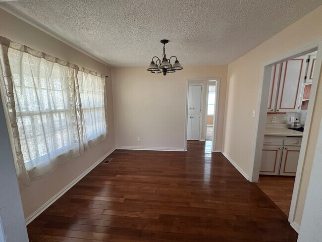 Foto del edificio - 957 N Ridgewood Dr