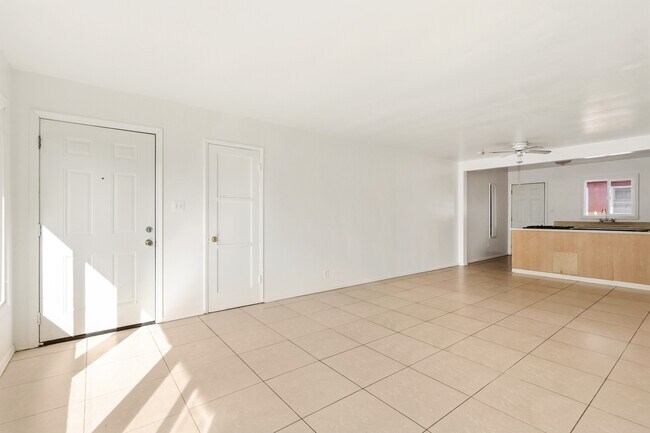 Foto del edificio - 1405 S Broadway