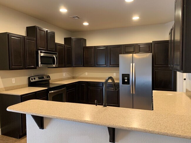 Building Photo - 5075 Raintree Circle