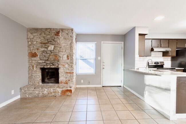 Foto del edificio - 4431 Whispering Valley Dr