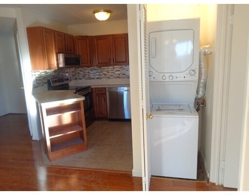 Building Photo - 10 Norman St