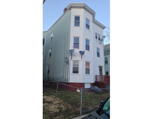 Building Photo - 26 Dickens St