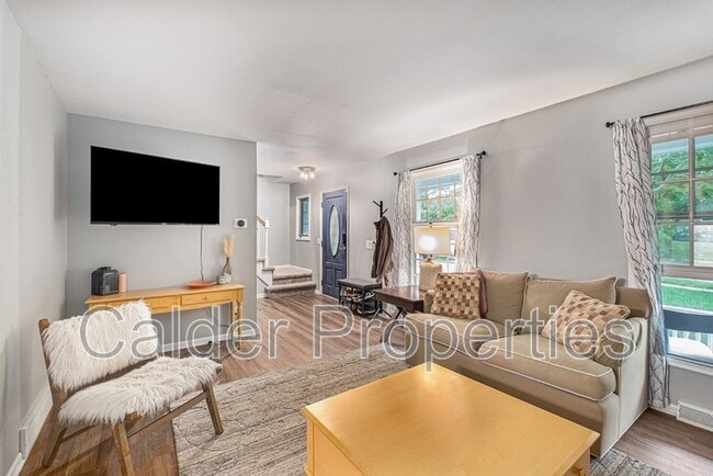 Building Photo - 1269 Banbury Ave NE