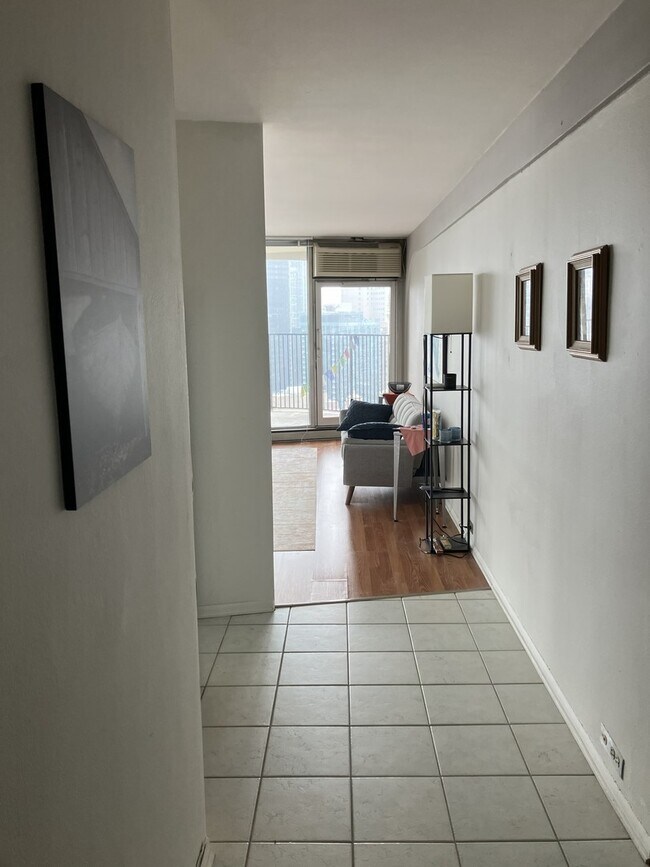 Foto del edificio - 300 N State St