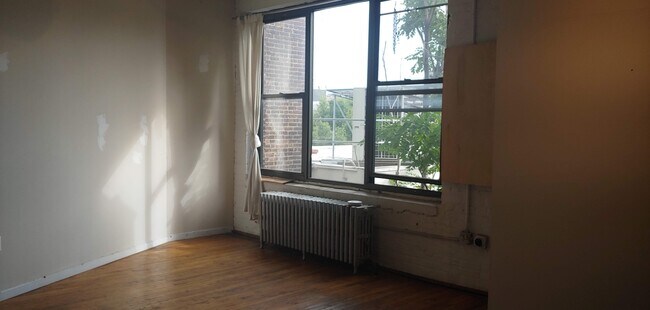 Building Photo - 132 N 5th St