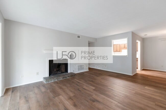 Foto del edificio - 1350 Brockett Pl