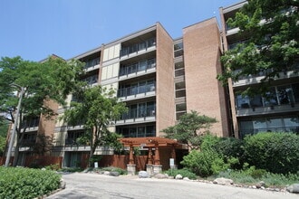Building Photo - 5950 Oakwood Dr