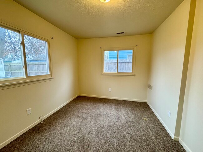 Foto del edificio - 1062 Merton Ave