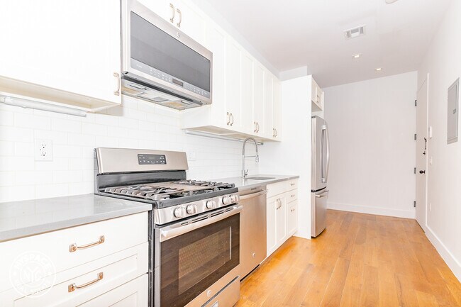 Foto del edificio - 253 Stanhope St