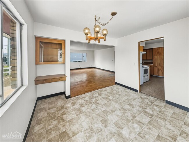 Building Photo - 904 S 48th Ave