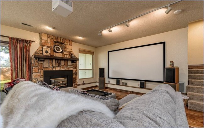 Foto del edificio - 8724 Lake Steilacoom Point Rd SW