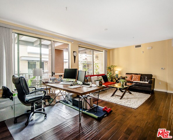 Foto del edificio - 629 Traction Ave