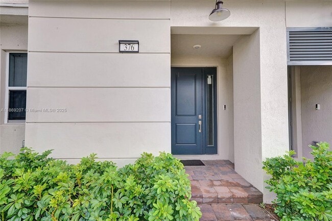 Foto del edificio - 376 NW 8th Ct