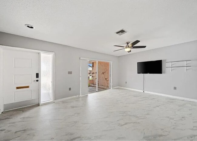 Building Photo - 5428 Larchmont Ct