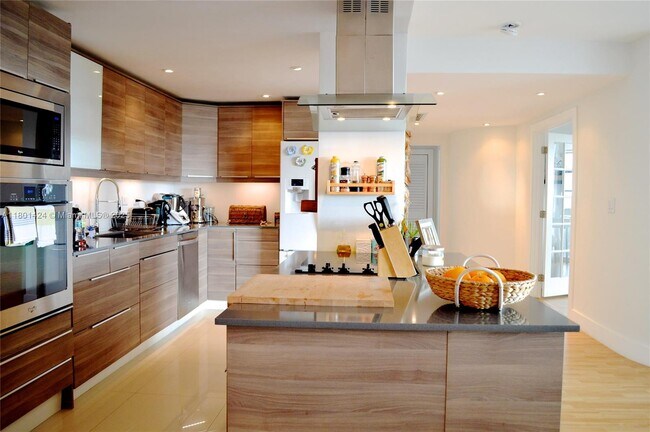 Foto del edificio - 2451 Brickell Ave