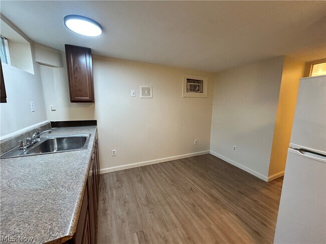 Building Photo - 106 Columbus Way