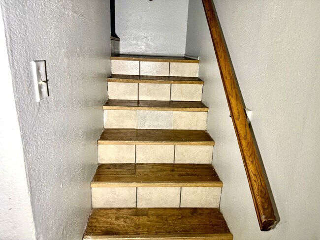 Foto del edificio - 933 NW Summercrest Blvd