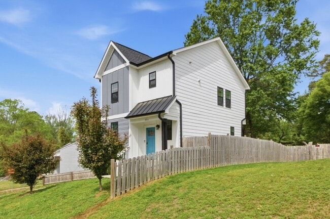 Building Photo - 413 Cecil St