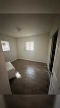 Building Photo - 5460 SW 38th Ct