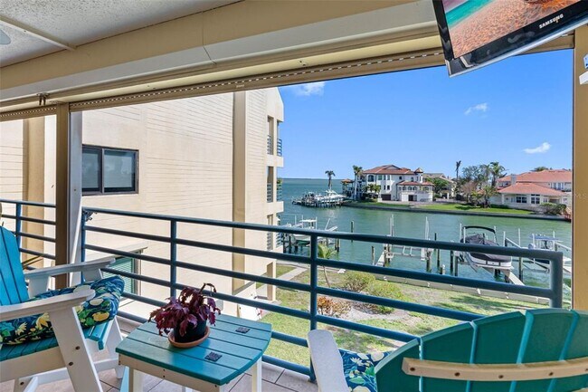 Building Photo - 363 Pinellas Bayway S