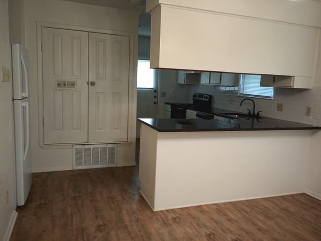 Building Photo - 1405 Chapelwood Dr