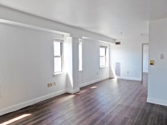 Building Photo - 888 Washington St
