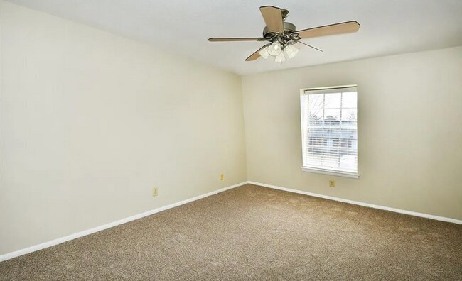 Foto del edificio - Well-maintained 2-bedroom, 1-bath upper level condo in Winston-Salem,