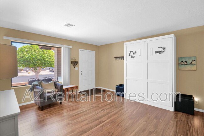 Foto del edificio - 2064 S Farnsworth Dr
