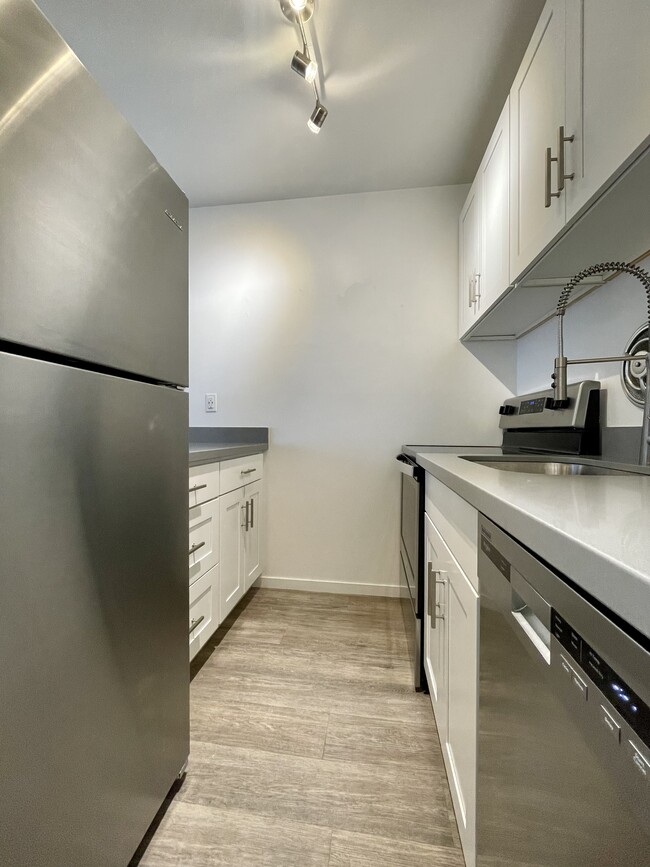 Building Photo - Bellevue Manor