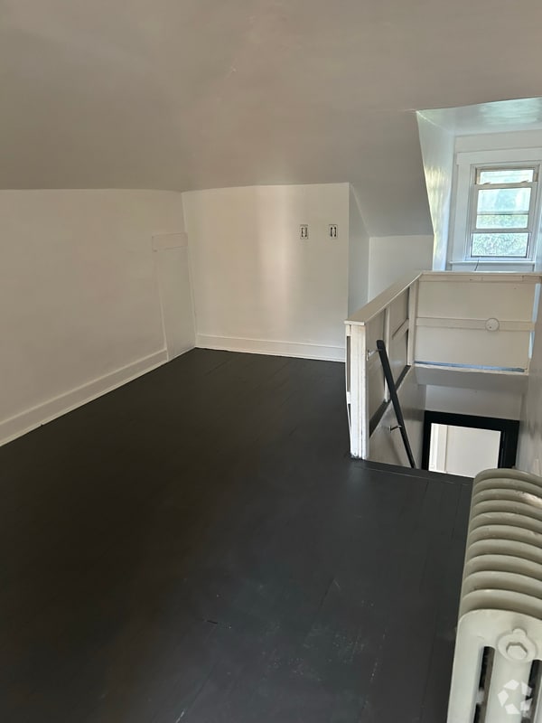 Building Photo - 702 Airbrake Ave