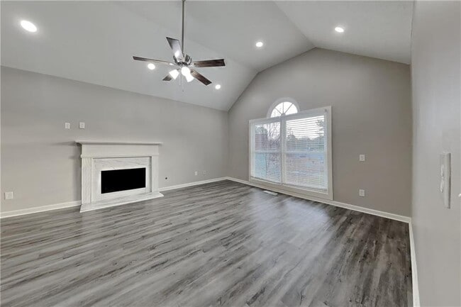 Foto del edificio - 880 Burning Bush Dr