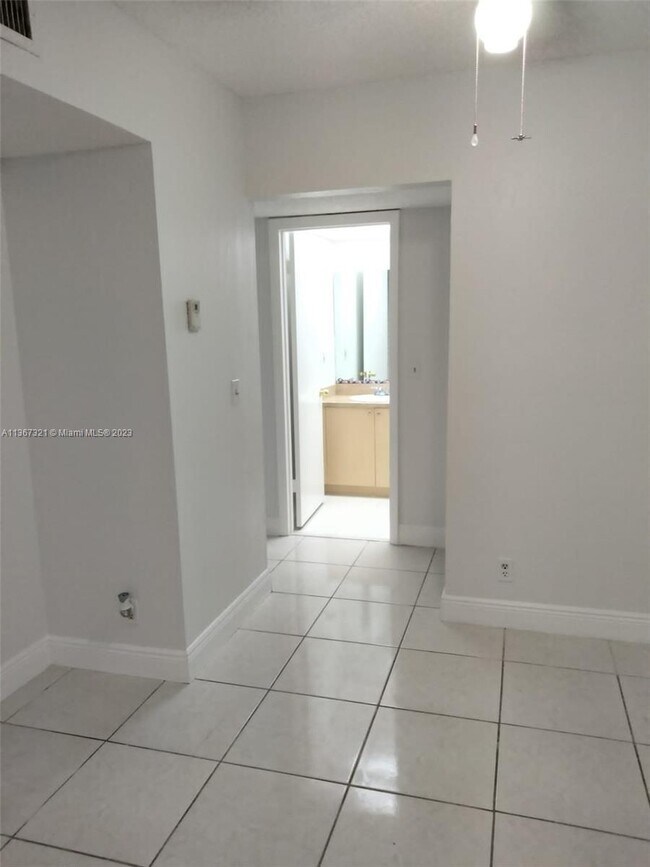 Foto del edificio - 490 NW 20th St