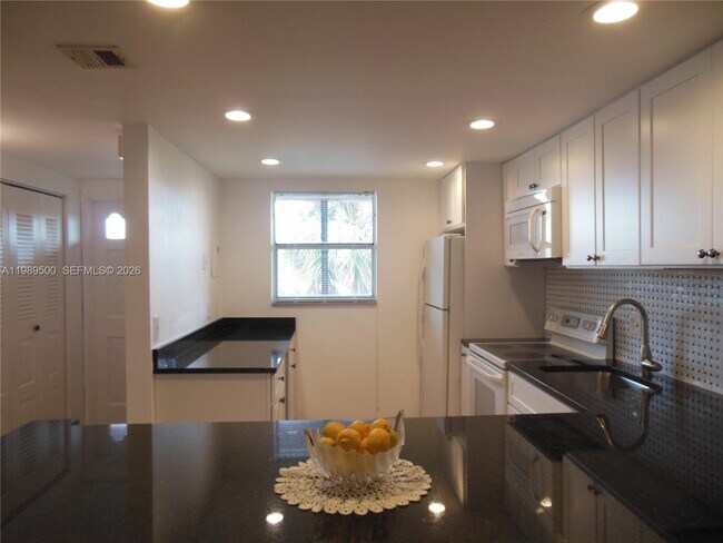 Foto del edificio - 10110 Boca Entrada Blvd