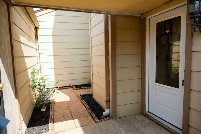 Building Photo - 14209 Briarsage Ct