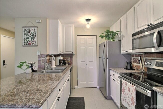 Foto del edificio - 3715 S 182nd St