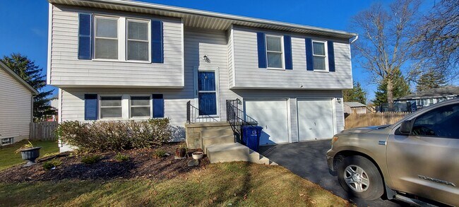 Building Photo - 4940 Hidden View Ct