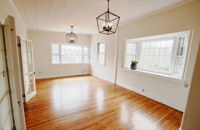 Living room with functional French doors. - 19 Franklin St