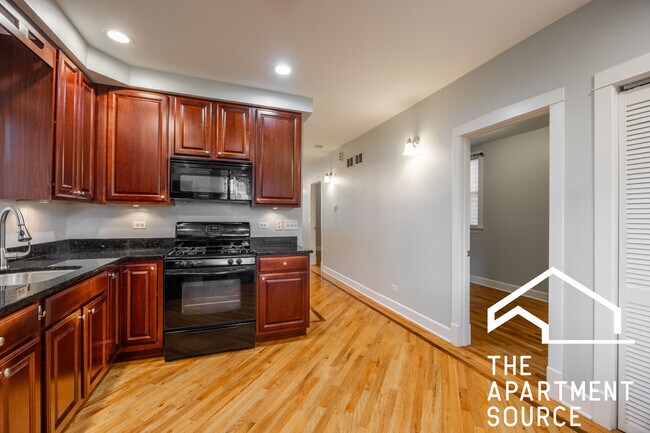 Foto del edificio - 2933 N Ridgeway Ave