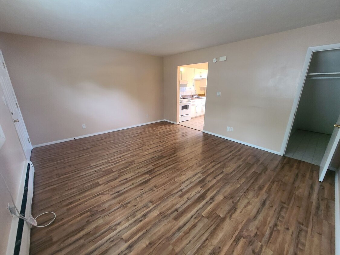 Foto principal - 1329 N Linden St