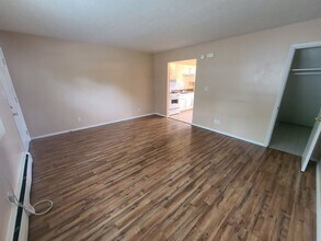 Building Photo - 1329 N Linden St