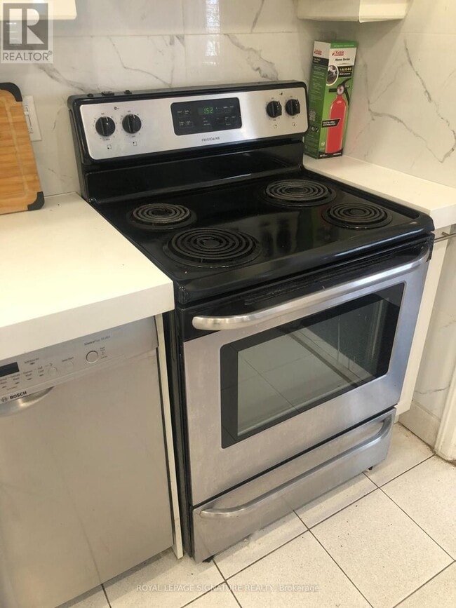 Building Photo - 216 Donlands Ave