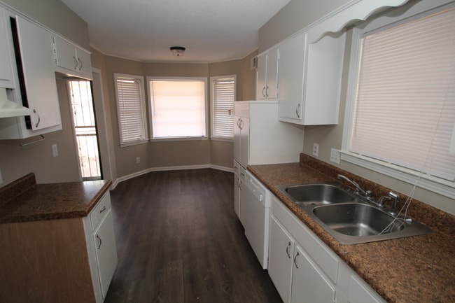 Building Photo - 5160 Rolling Meadows Dr