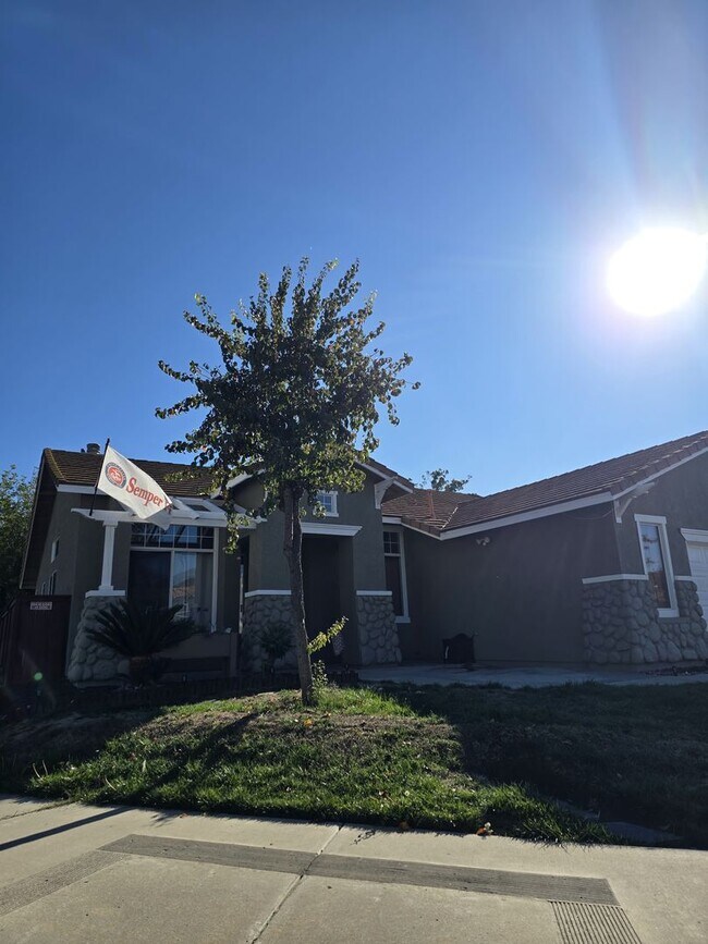 Building Photo - Newly Remodeled 4-Bedroom Home in Desirable Community