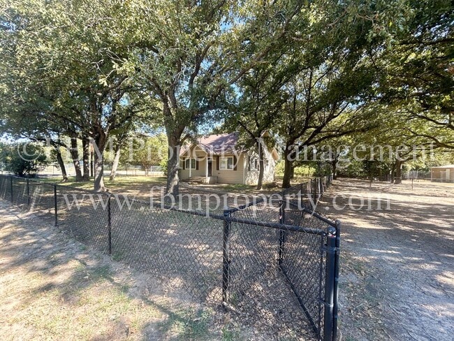 Building Photo - 10693 S Fm 148