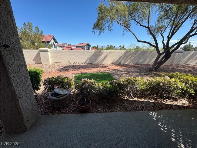 Building Photo - 8632 Desert Holly Dr